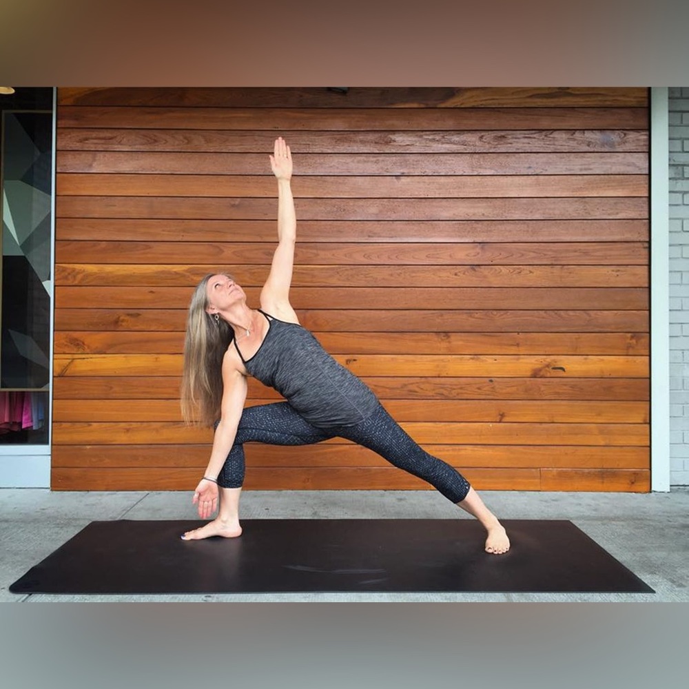 Lululemon Lighten Up Tank Heather Gray Black Strappy Back Size 10 - Picture 14 of 14
